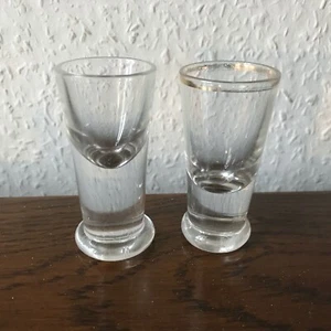 Zwei alte Stamperl Vollglas mit Luftblasen - 7 cm + 6,8 cm - Bild 1 von 6