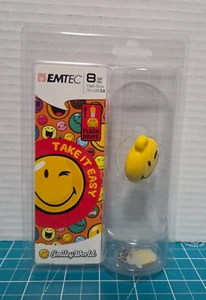 EMTEC 8GB Flash Drive Clé USB 2.0 Smiley World - Brand New ECMMD8SW100 - Picture 1 of 2