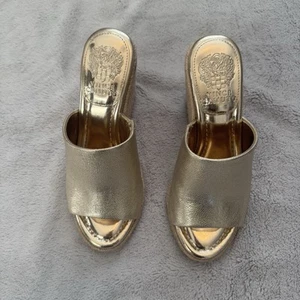 Sandalia de cuña Vince Camuto metálica dorada envuelta en yute talla 6 - Imagen 1 de 8