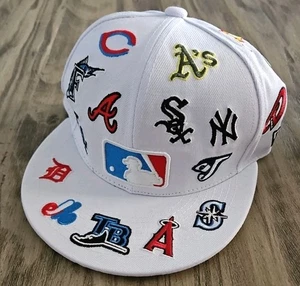 NEU 2024 MLB Teams Patch Logos All-Over weiß 59FlFTY nicht verstellbar Kappe - 5950 7 1/8 - Bild 1 von 8