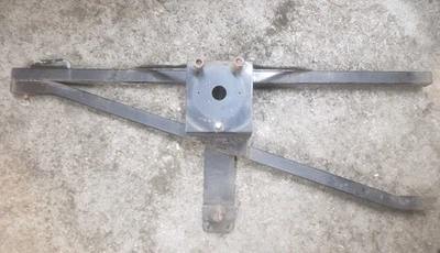 Jeep CJ CJ5 CJ7 CJ8 76-86 заводское оригинальное откидное крепление для крепления запасной шины - Изображение 1 из 4