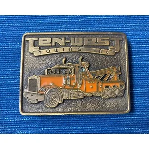 De colección Ten West Cinturón de Remolque Hebilla Bakersfield CA Camión Latón Esmaltado Publicidad - Imagen 1 de 2