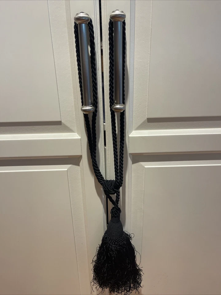 Borla trenzada cortina lazo trasero - 18" largo negro hilo de chenilla tapa de madera Foto 1 de 1