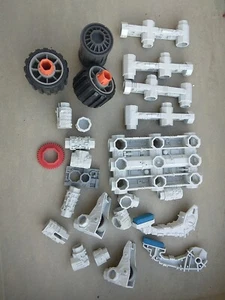 Robotic Series R-1000 Milton Bradley toy robot 1984 replacement parts - Picture 1 of 5