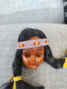 Testa di bambola fanciulla ragazza plastica nativi americani indiani artigianali in fibra vintage - Foto 1 di 5
