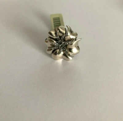 VIENNOIS VINTAGE LOOK 18K WHITE GOLD PLATED FLOWER STATEMENT RING - Image 1 of 4