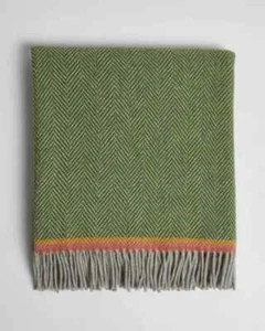 Irish Lambswool and Cashmere Barrow Throw – Green - Picture 1 of 3