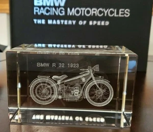 Juego de regalo de motocicletas de carreras BMW - pisapapeles de vidrio, libro de tapa dura, bloc de notas - Imagen 1 de 12