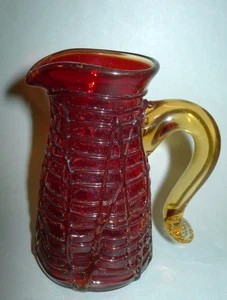 Jugendstil - kleiner Krug aus irisiertem Glas mit Fadenaufschmelzungen um 1900 - Bild 1 von 3