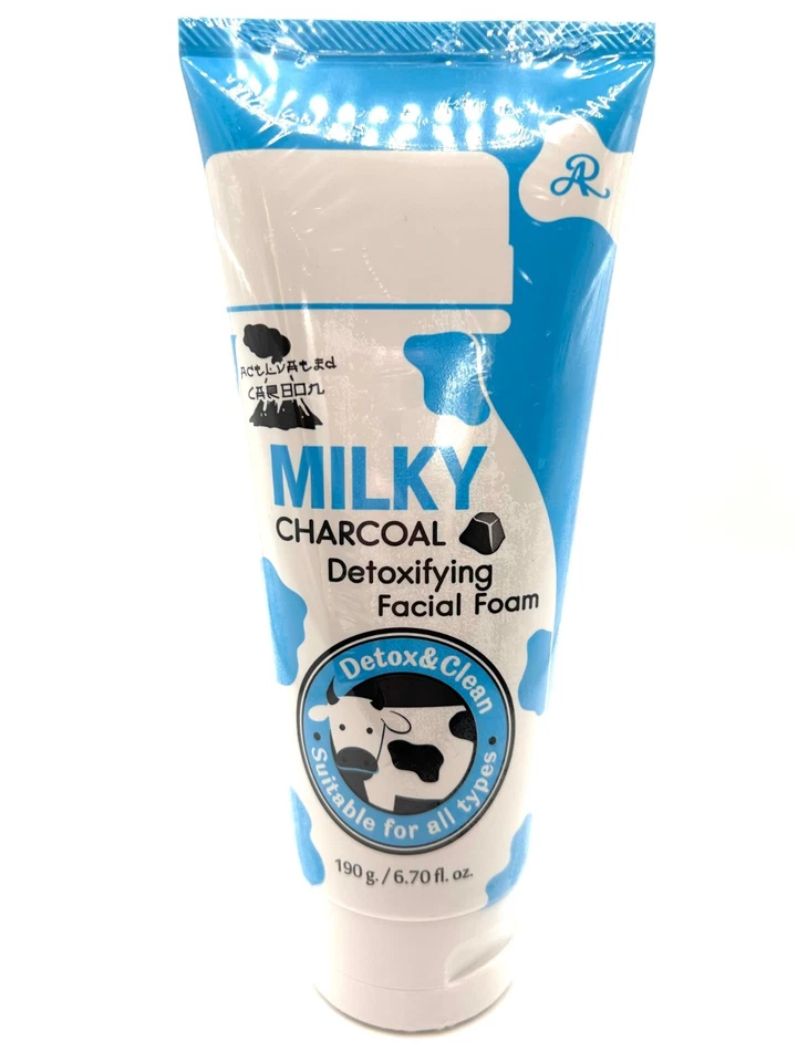 Espuma facial desintoxicante de colágeno lechoso con niacinamida y carbón en polvo Foto 1 de 2