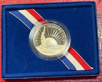 1986 PROOF US MINT STATUE OF LIBERTY CLAD HALF DOLLAR COIN-SEP222 - Image 1 of 4