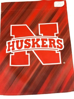 "Bandera de jardín de gamuza de Nebraska Cornhuskers 12,5""x18 NCAA fútbol perenne" Foto 1 de 2