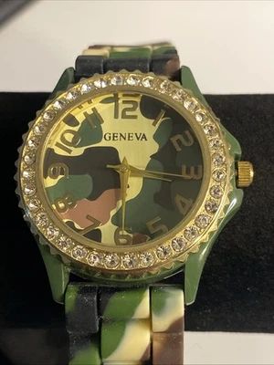 Women's, Girl's Fashion Silicone Camouflage Rhinestone Watch New Battery - Image 1 of 4