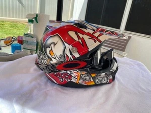 Moto M2R Motocross Helmet and 2 pairs of Oakley goggles Like New - Picture 1 of 22