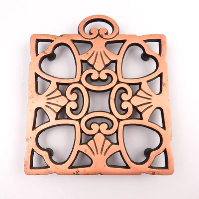 De colección Mimado Chef Trivet Cobre Sobre Hierro Fundido Redondeado Corazones Cuadrados 2008 Foto 1 de 4