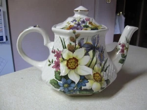 Sadler made in England new GOURGEOUS flower teapot gold trim 7"tall NEVER USED - Picture 1 of 18