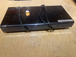 Sony BDP-S550 HDMI Blu-ray Disc / DVD Player - Picture 1 of 9