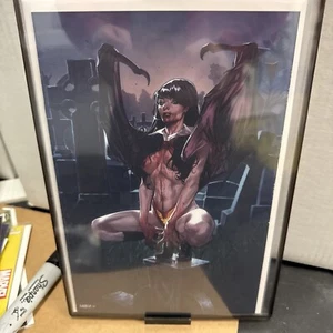 VENGEANCE OF VAMPIRELLA # 23 VIRGIN STA MARIA DYNAMITE 2021 Super Hard To Find - Picture 1 of 2