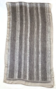 Bufanda larga moderna geométrica gris plata seda neutra negra blanca 60" x 16,5" - Imagen 1 de 2