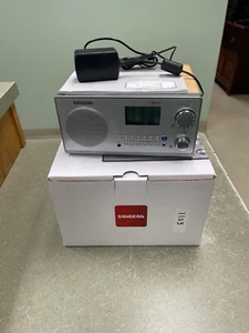 Sangean HDR-18 HD Radio/FM-Stereo/AM Alarm Wood Cabinet Table Top Radio Works! - Picture 1 of 15