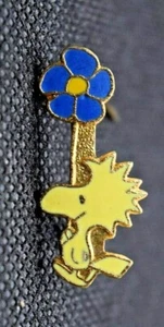 Woodstock Blue Flower Peanuts Lapel Pin - Picture 1 of 3