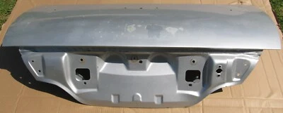 CARCASA TAPA MALETERO PONTIAC SUNFIRE 2003-2005 PLATEADA Foto 1 de 4