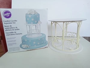 TORTA WILTON DECORAZIONE MATRIMONIO GIARDINO GAZEBO CAKE TOPPER TRA STRATI - Foto 1 di 8