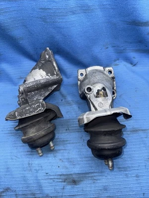 01-05 Lexus IS300 2JZ GE Engine Motor Mount Bracket Set Left Right OEM GS300 - Image 1 of 4