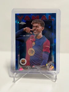 2024-25 Topps Chrome UCC Sapphire - Lamine Yamal #27 Picture Variation SP - Bild 1 von 2