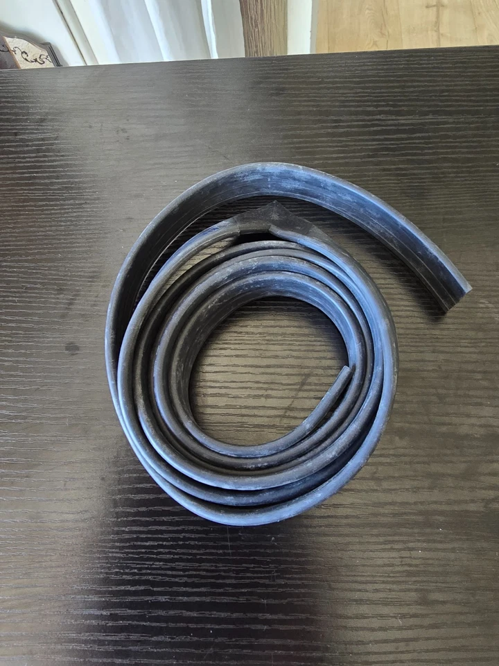 Citroen 2cv Rear Door Window Seal  / Right AZ96174 - Image 1 of 1