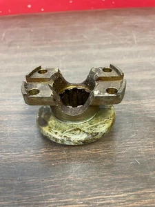 1947-1955 PONTIAC 1947-1951 OLDSMOBILE REAR U JOINT FLANGE NOS 823 - Picture 1 of 3