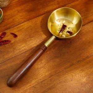 Sartén Tadka de latón con mango de madera (250 ml) | Sartén para condimento de especias, calefacción - Imagen 1 de 7
