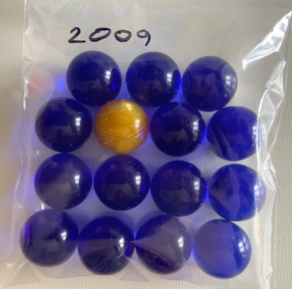 Ker-Plunk/Kerplunk 2009 - Spare/Replacement - 14 Blue Marbles & 1 Golden Marble - Image 1 of 1