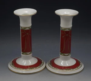 WATERFORD FINE CHINA HOLIDAY RIBBONS 2 CANDLESTICKS CANDLE HOLDERS CHRISTMAS - Picture 1 of 8