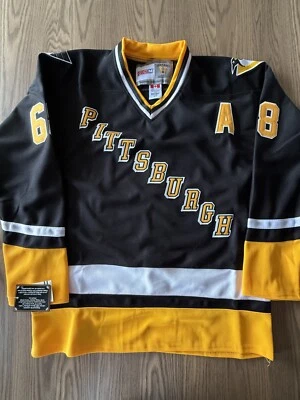 Jaromir Jagr Pittsburgh Penguins Black "1992-1997 Throwback" CCM NHL Jersey Lg - Image 1 of 4