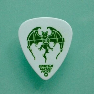 Hollywood Vampires - MEGA Rare Johnny Depp White x Green pick from 2019 - Picture 1 of 2