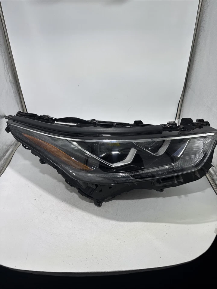 TOYOTA HIGHLANDER HEADLIGHT RIGHT PASSENGER 2020 2021 2022 OEM 10000-8A06J - Image 1 of 4
