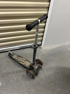 Micro Kickboard Micro Mini Deluxe - Schwarz - Bild 1 von 5