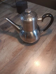 Cafetera vintage de acero inoxidable con tapa decorativa - Imagen 1 de 7