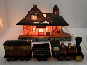 Department 56 Heritage Village Chadbury Station and Train, Set of 4  Boxed, 1988 - Picture 1 of 4