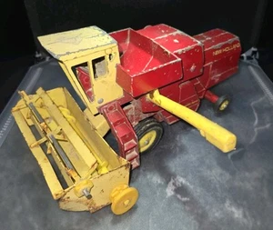 Vintage 1968 Ertl 1:32 Scale New Holland 995 Sperry Rand Combine Played - Picture 1 of 5