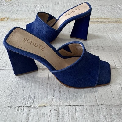 SCHUTZ Lizah Welt Wild Nuevo sin Etiquetas Talla 7.5 Azul Pelo de becerro Cuero Sandalia Tacón Triángulo Foto 1 de 4