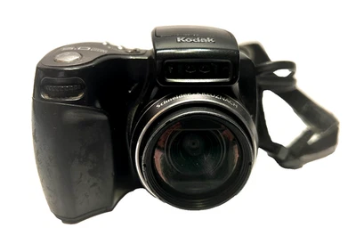 Kodak EasyShare Z7590 5.0MP Digital Camera w/ cable, case, battery, & SD card - Image 1 of 4