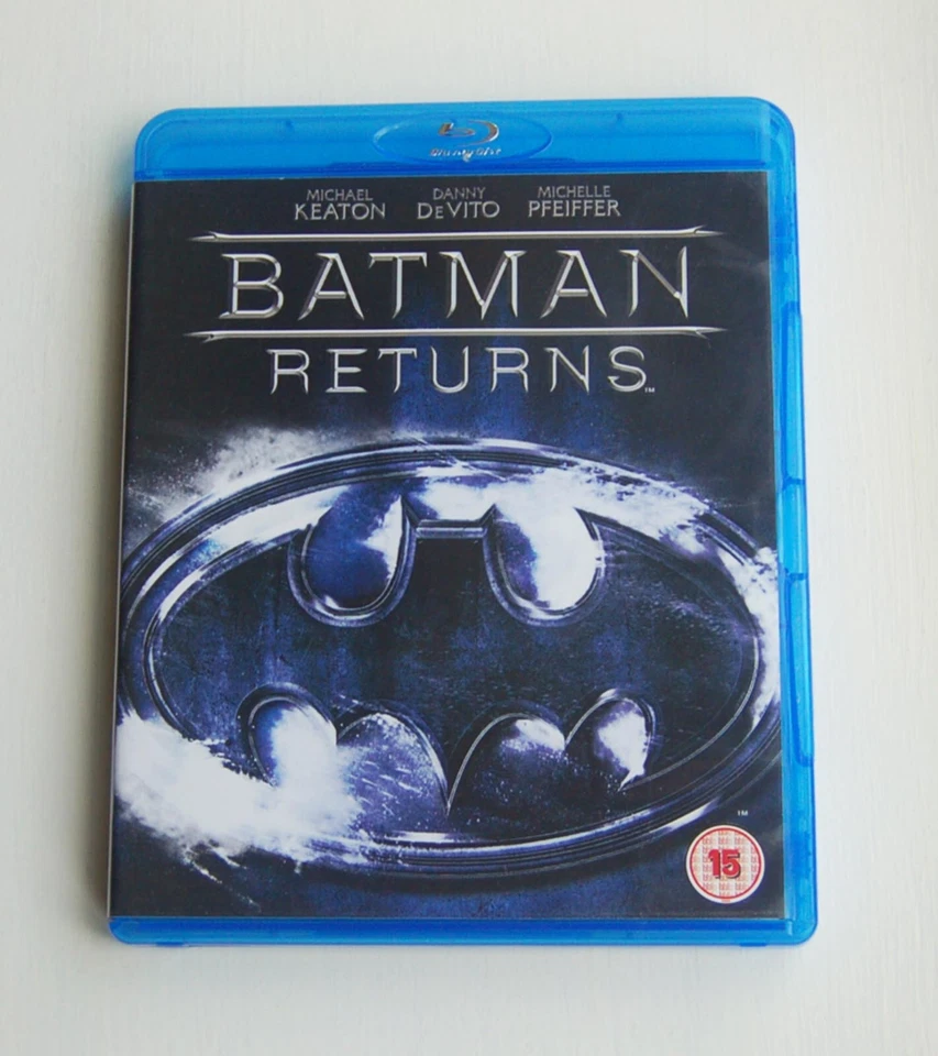 Batman Returns - UK Blu-ray - Michael Keaton, Danny De Vito, Michelle Pfeiffer - Image 1 of 1