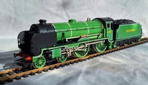 Hornby Railways Steam Locomotive Schools Class V OO Gauge 928 'Stowe' - Picture 1 of 23