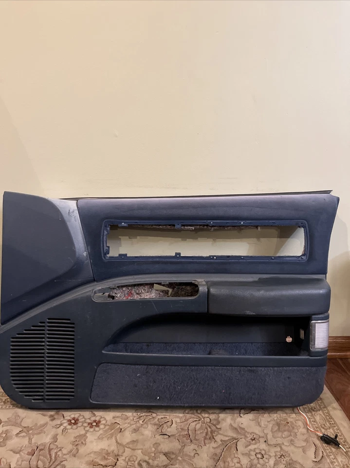 91 92 93 94 95 96 1996 Buick Roadmaster tela azul panel de puerta derecha Foto 1 de 4