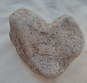 Heart Stone Natural Heart Shaped Rock Table Home Décor Love Gift Garden Zen R20 - Picture 1 of 5