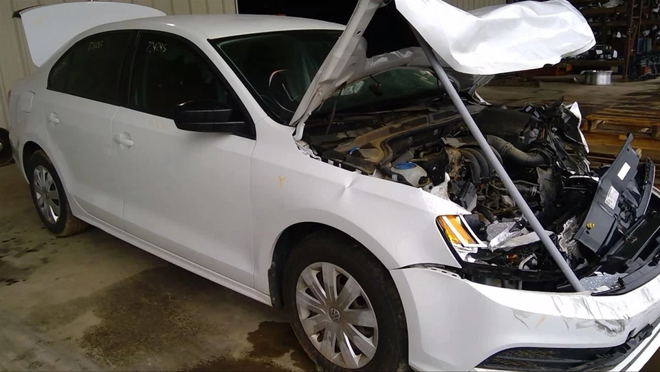 (LOCAL PICKUP ONLY) Fuel Tank Base Hatchback Fits 10-14 GOLF 1171435 Foto 1 de 4