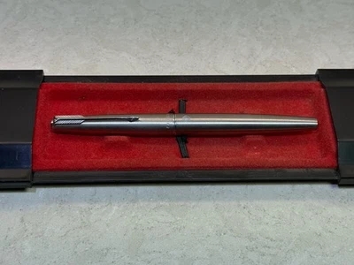 Pluma Estilográfica Parker 45 Vintage Años 80 Acero Inoxidable Volador? con caja Argentina Foto 1 de 4