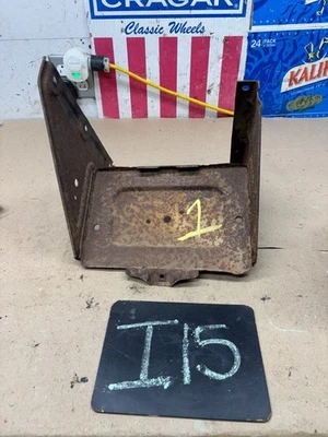 68 1969 1970 K10 C10 Chevrolet GMC Blazer usado OEM bandeja de batería proyecto oxidado OE Foto 1 de 4